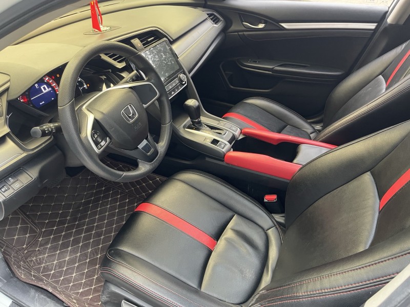 济宁18年本田思域4