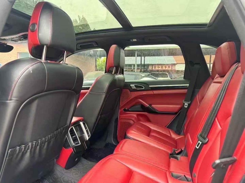 枣庄17年保时捷卡宴6