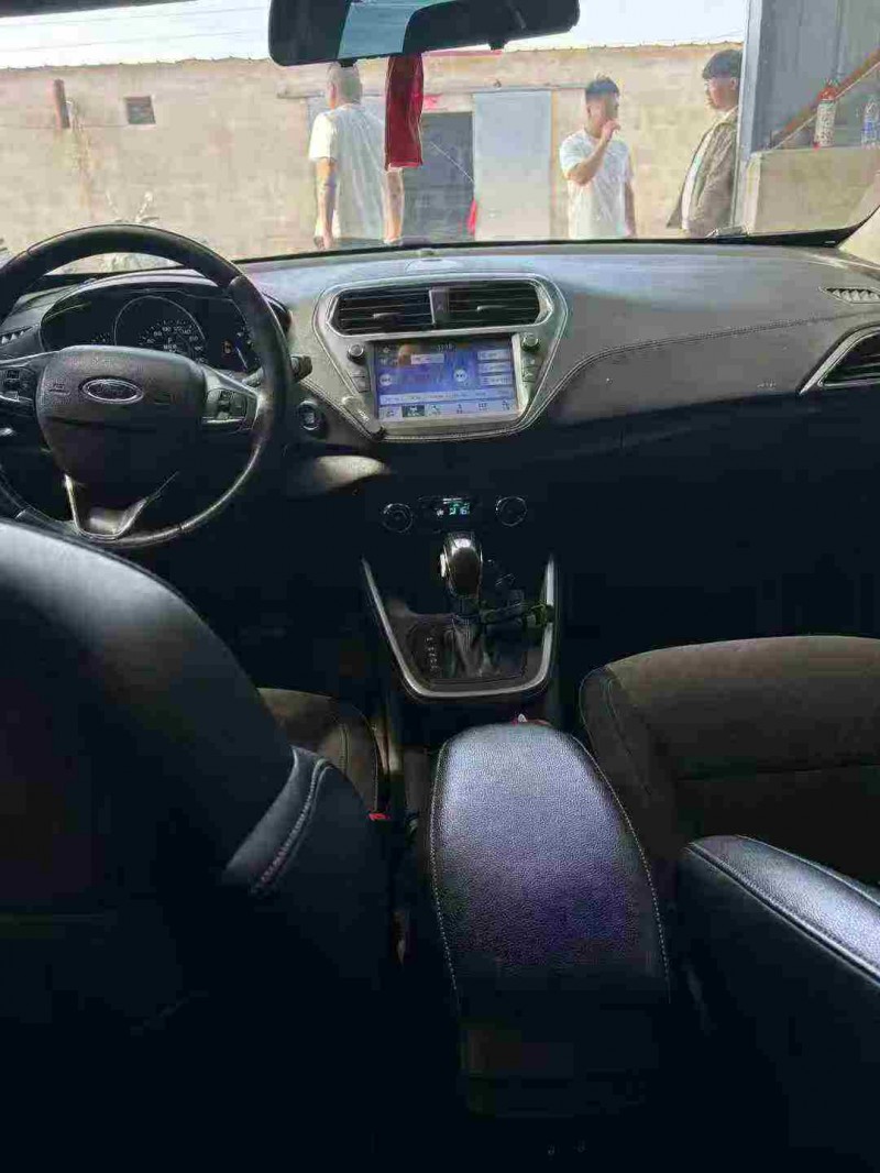 天津20年福特福睿斯5