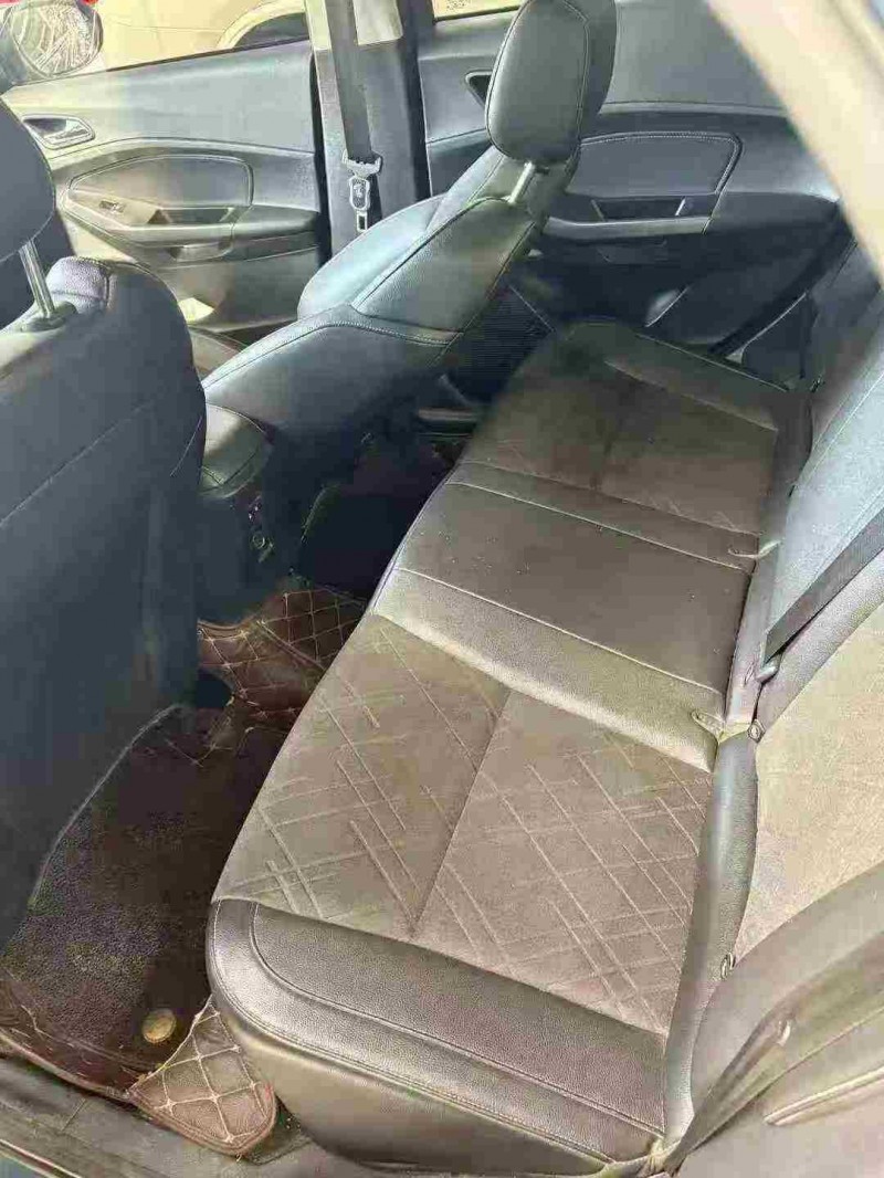 天津20年福特福睿斯6