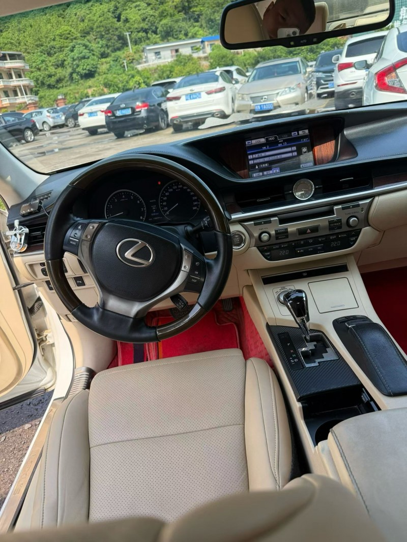 防城港12年雷克萨斯ES5