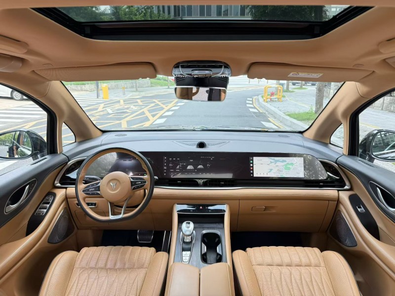 深圳23年岚图汽车梦想家5