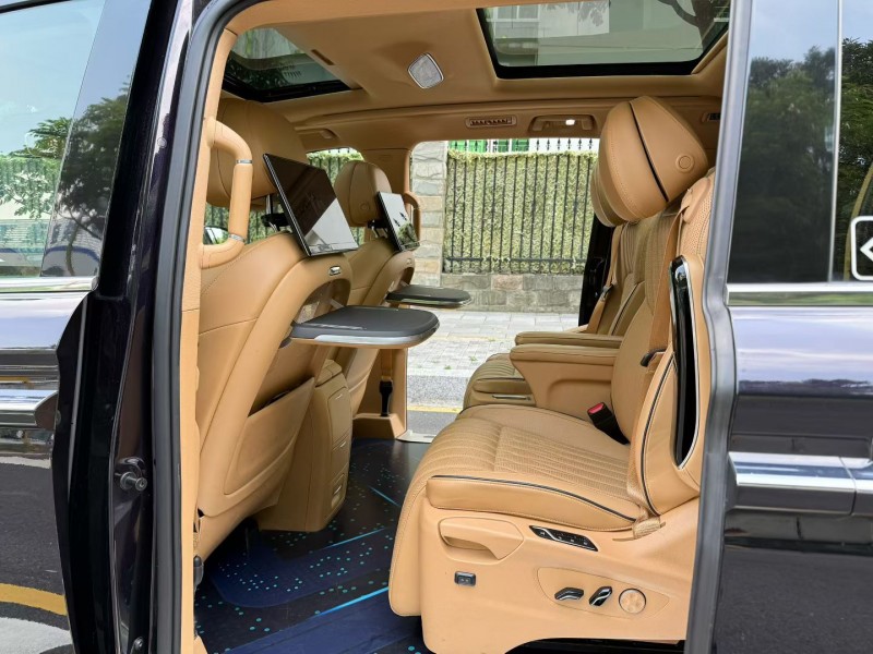 深圳23年岚图汽车梦想家6