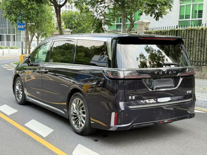 深圳23年岚图汽车梦想家7