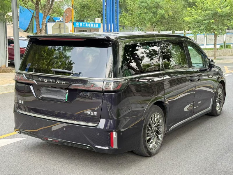 深圳23年岚图汽车梦想家8