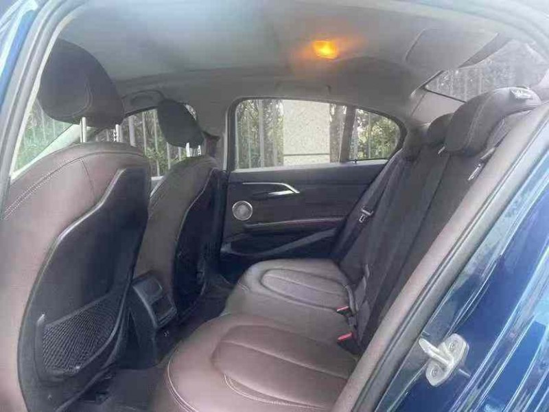 广州21年宝马1系4