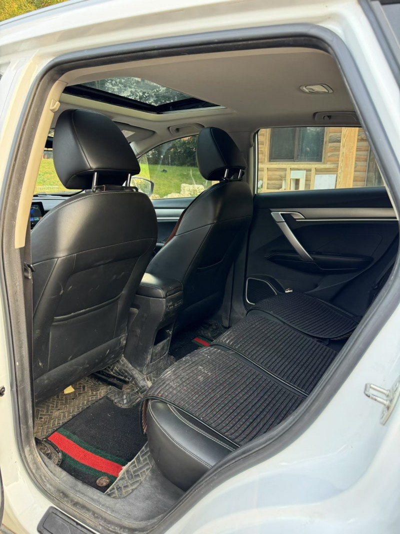 邢台20年吉利缤越7