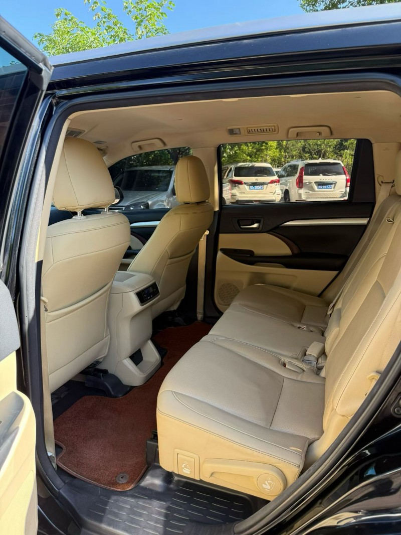 防城港15年丰田汉兰达3