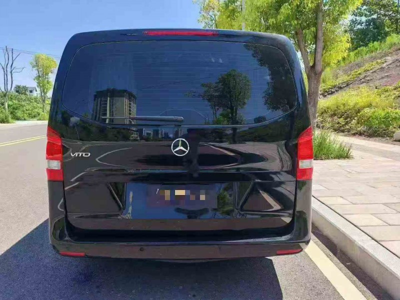 重庆22年奔驰威霆9