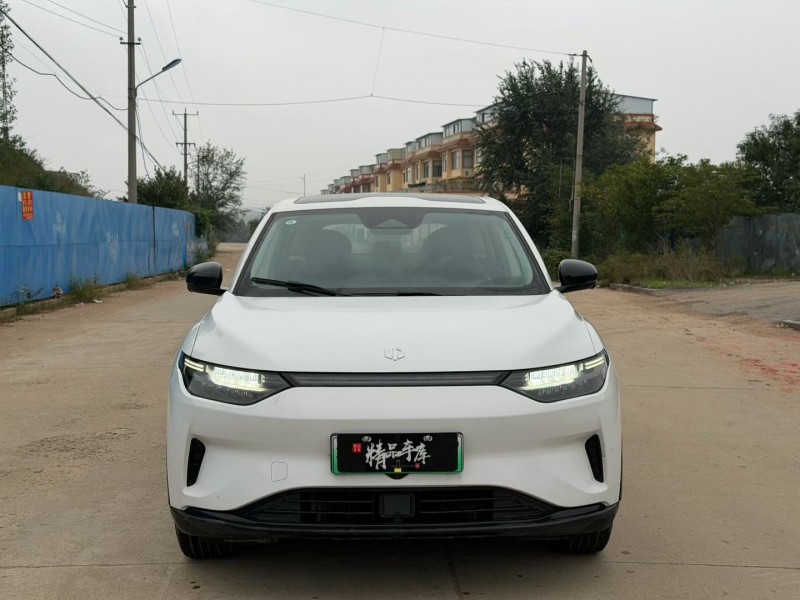 青岛23年零跑汽车C111