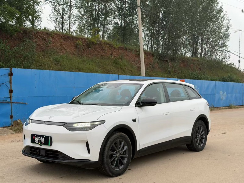 青岛23年零跑汽车C112