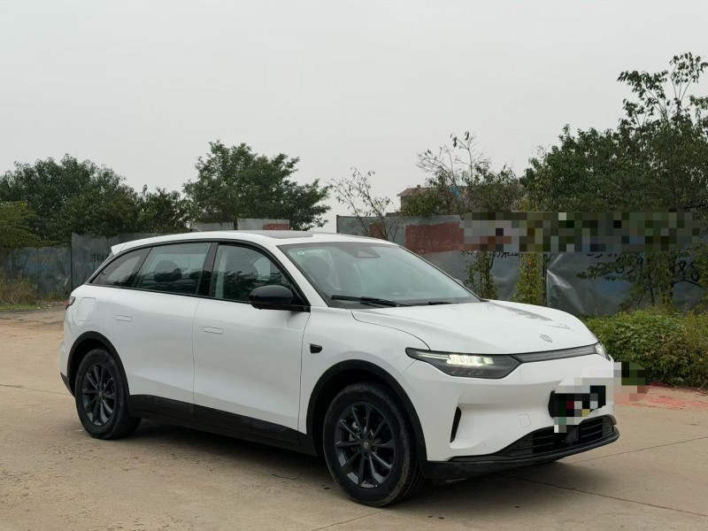 青岛23年零跑汽车C113