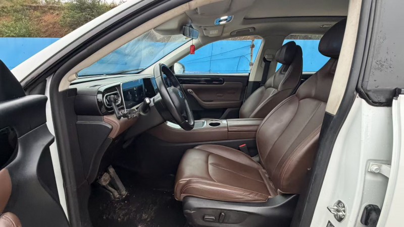 青岛23年零跑汽车C116