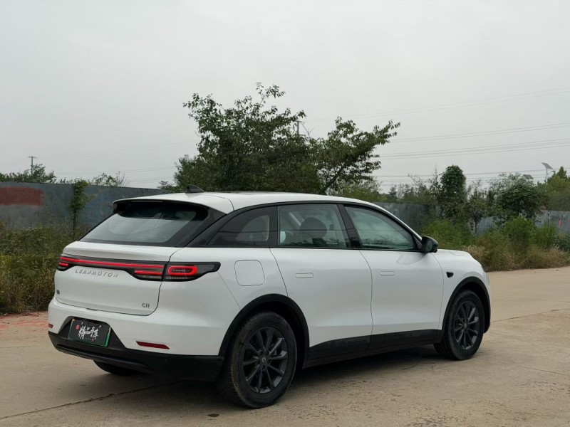 青岛23年零跑汽车C118