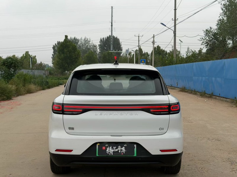 青岛23年零跑汽车C119