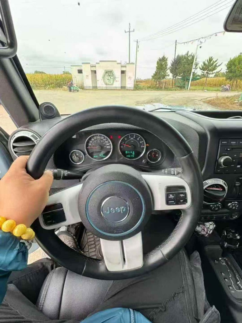 鄂尔多斯13年Jeep牧马人6