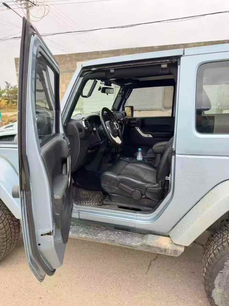 鄂尔多斯13年Jeep牧马人7