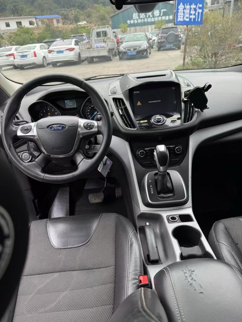 防城港15年福特翼虎5