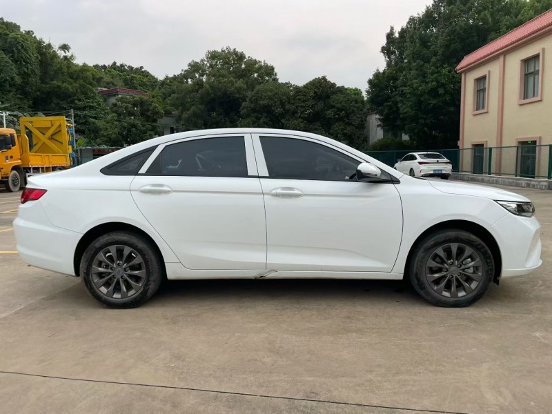 中山23年吉利帝豪2