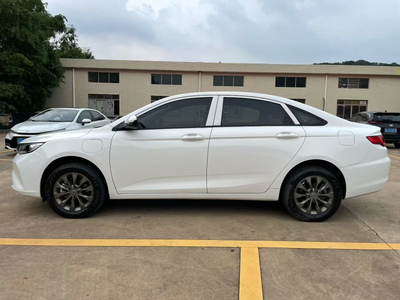 中山23年吉利帝豪3