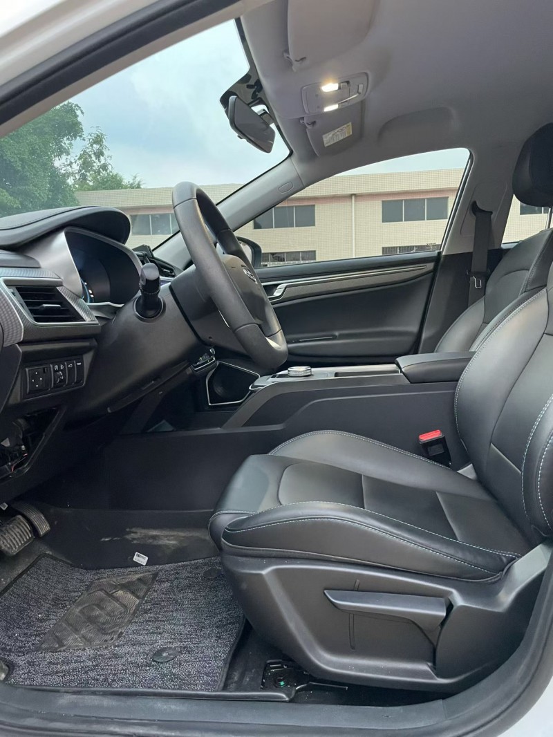 中山23年吉利帝豪8