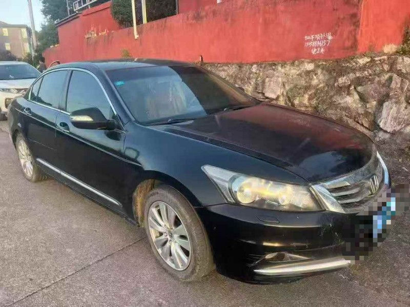 温州13年本田雅阁2