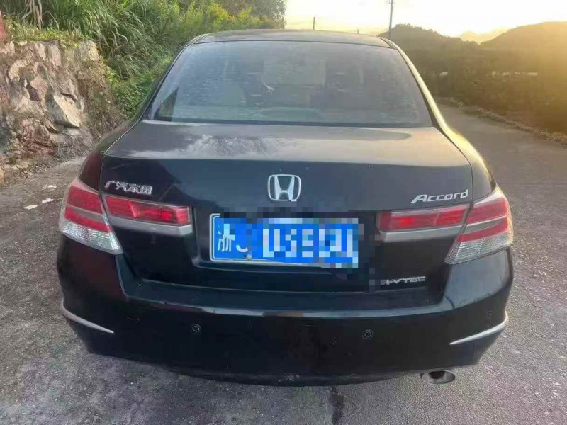 温州13年本田雅阁8