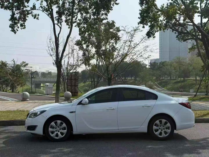 武汉16年别克君威8