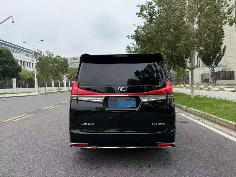 黄石23年雷克萨斯LM雷尔法9