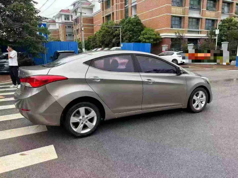 南宁13年现代朗动8