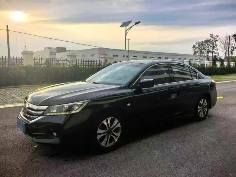 徐州15年本田雅阁3