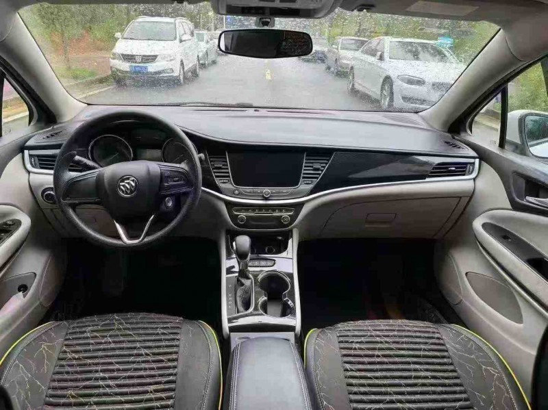 南宁20年别克威朗5