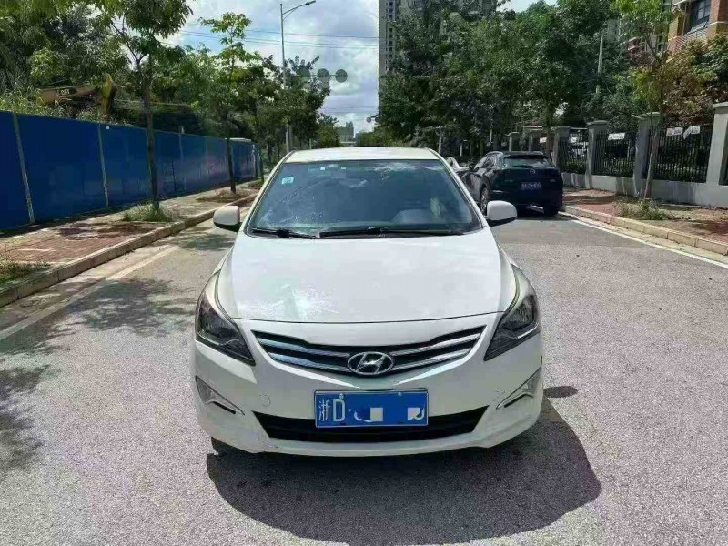 南宁18年现代瑞纳1