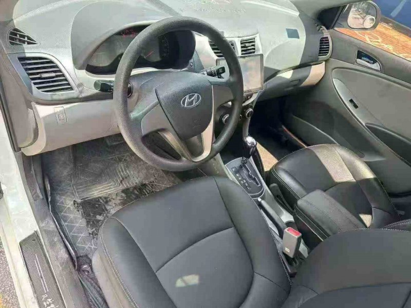 南宁18年现代瑞纳4