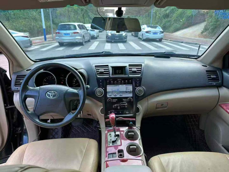 南宁11年丰田汉兰达5