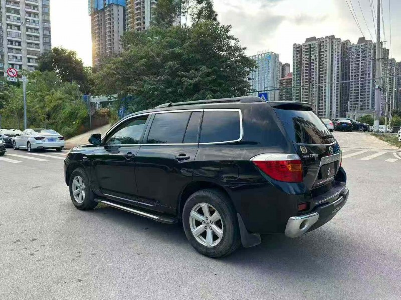 南宁11年丰田汉兰达7