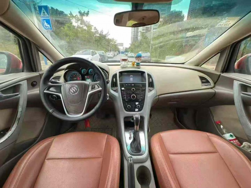 南宁11年别克英朗5