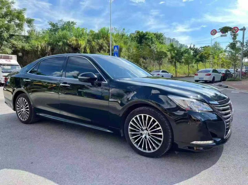 南宁18年丰田皇冠2