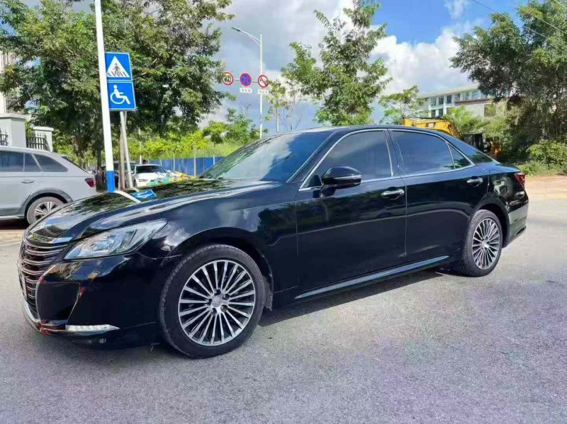 南宁18年丰田皇冠3