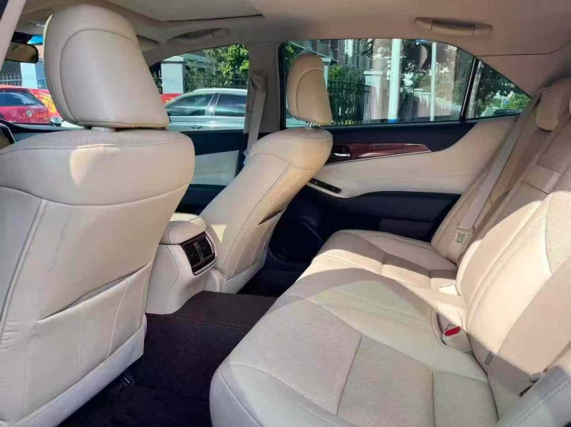 南宁18年丰田皇冠6