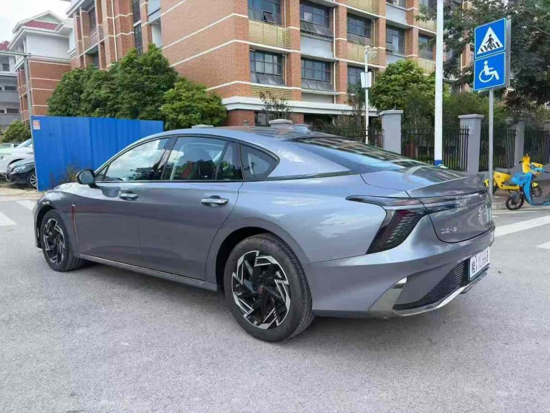 南宁24年红旗H68