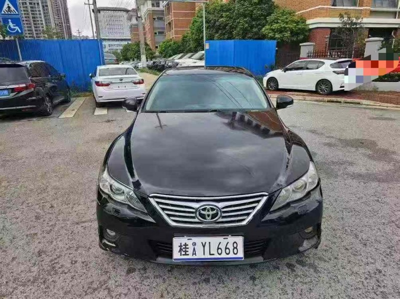 南宁11年丰田锐志1