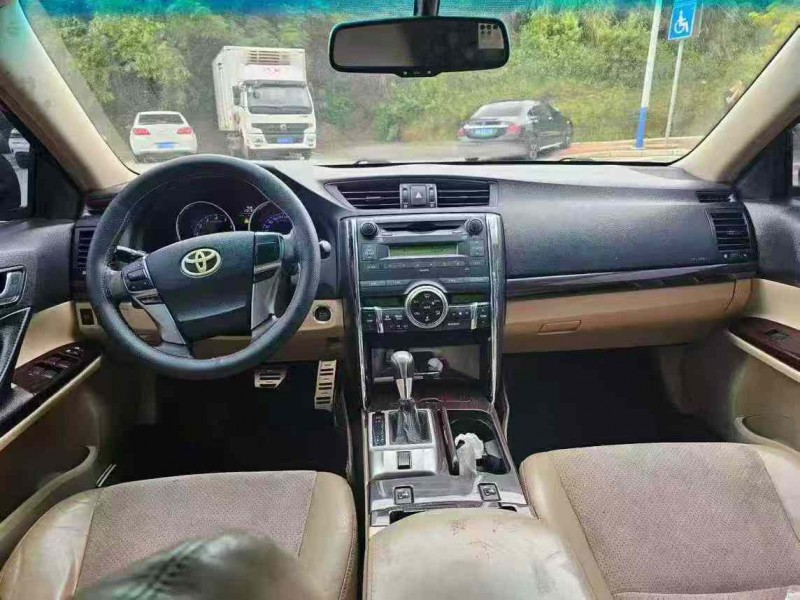 南宁11年丰田锐志4