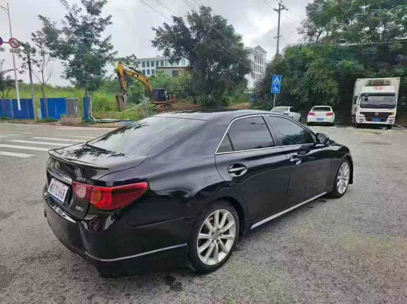 南宁11年丰田锐志7