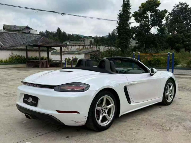 毕节17年保时捷7186