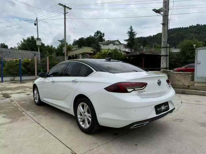 毕节21年别克君威8