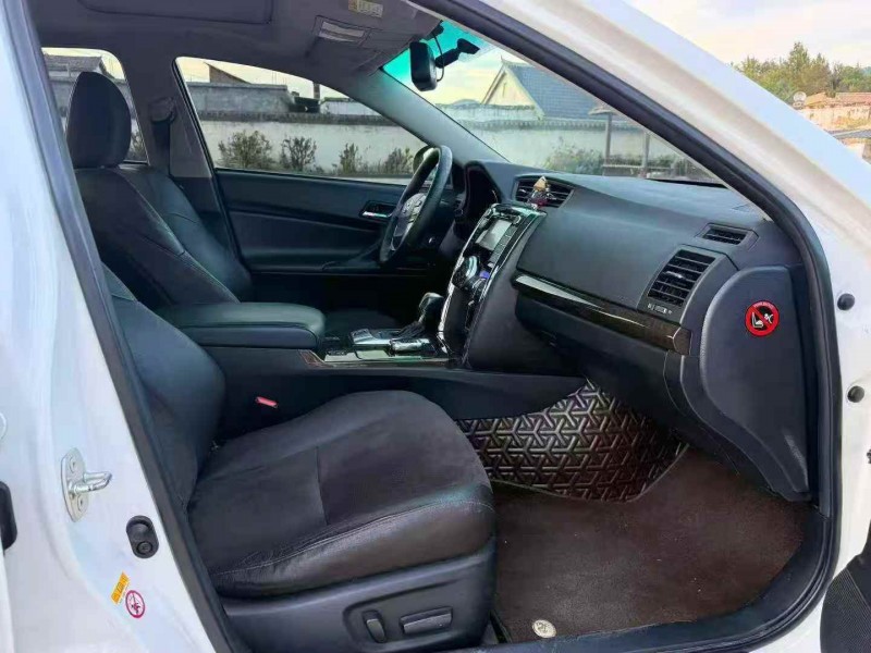 毕节17年丰田锐志4