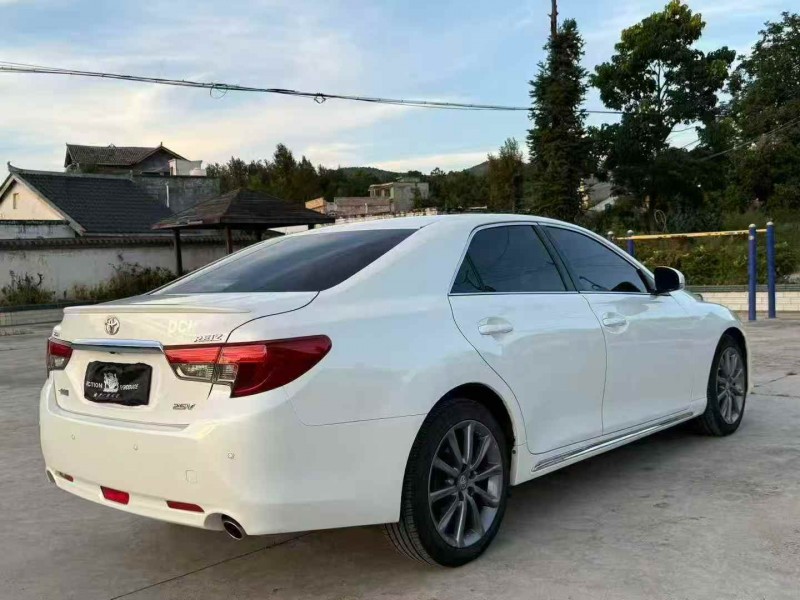 毕节17年丰田锐志7