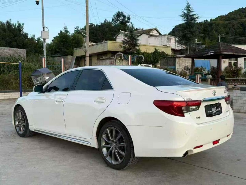 毕节17年丰田锐志8