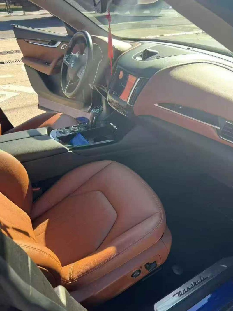 连云港20年玛莎拉蒂Levante4